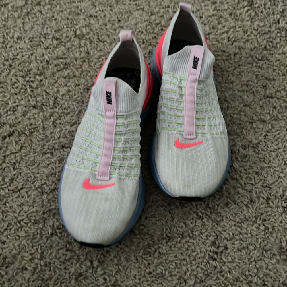 Nike Phantom Fly knit in white size 8.5